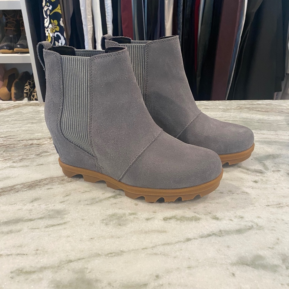 Sorel Women's Gray Suede Joan of Arctic Wedge boots size 7.5
